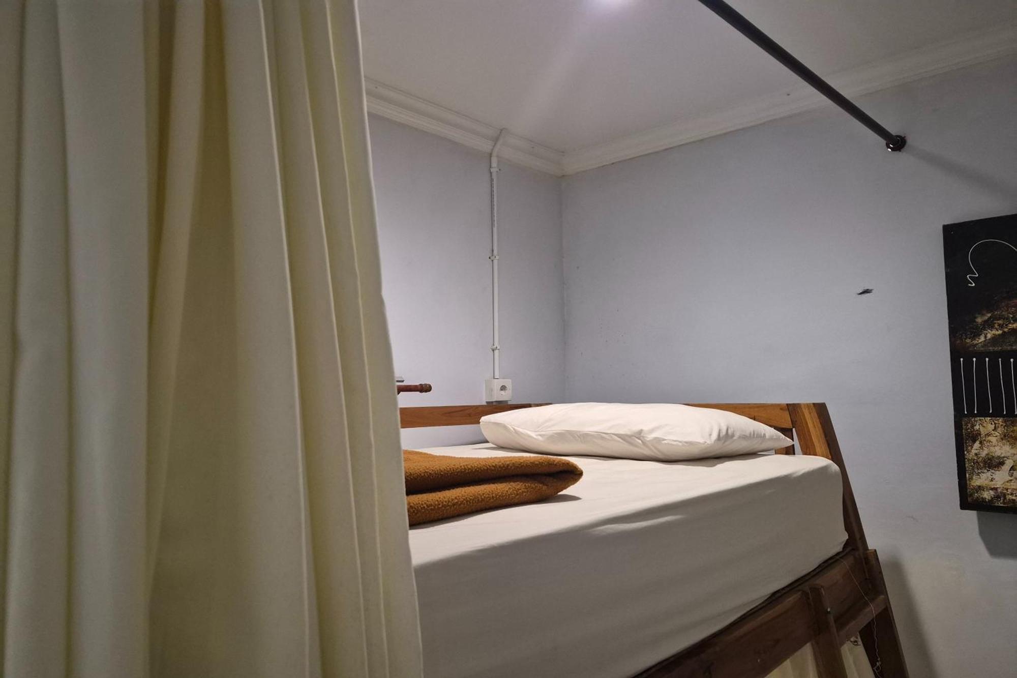 Bed in 10-Bed Mixed Dormitory Room
